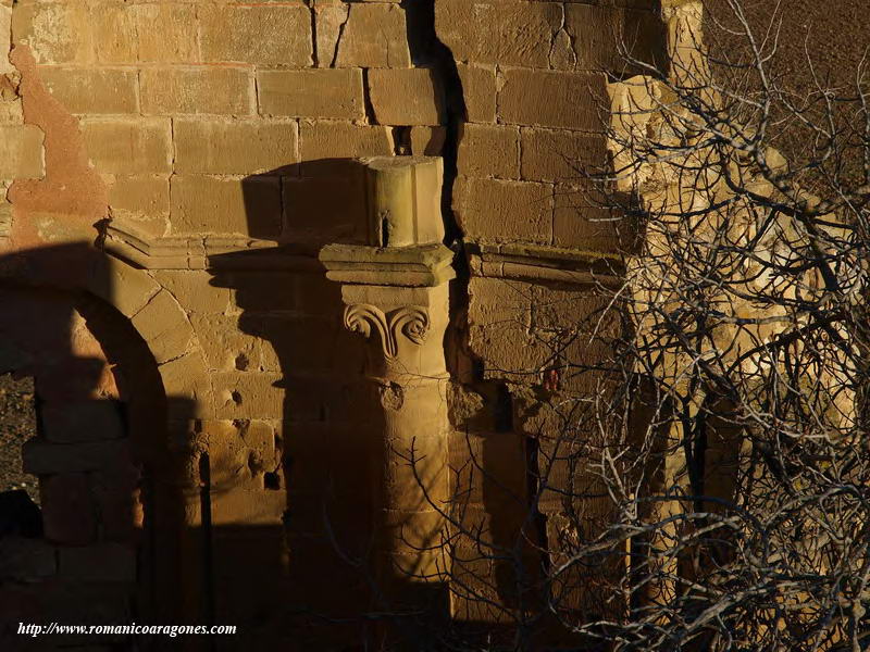 DETALLE DE CAPITEL ABSIDAL